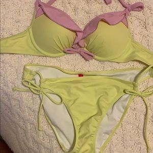 Victoria’s Secret bikini
